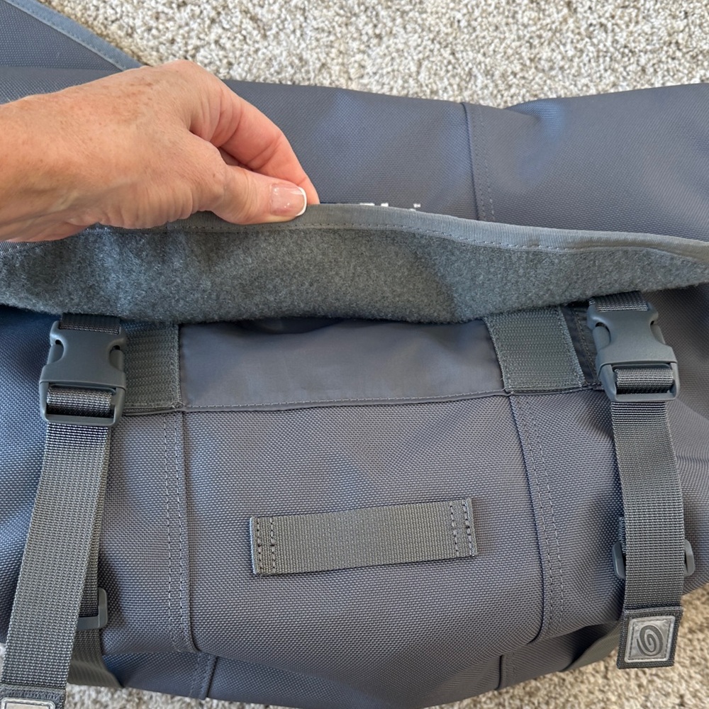Timbuk2 Charcoal Messenger Bag - new - Picture 4 of 6